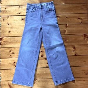 Wranglers Women's Hi-Bell Stretch Cropped Bell Bottom Blue Jeans. Size 27.